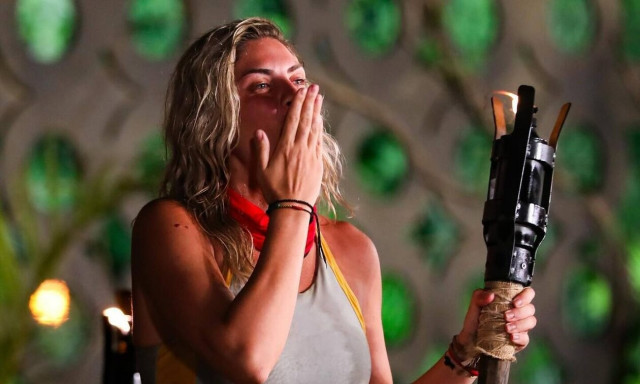 Survivor: Αποχώρησε η Κρίστη Καθαργιά - Πλάνταξε στο κλάμα η Ασημίνα