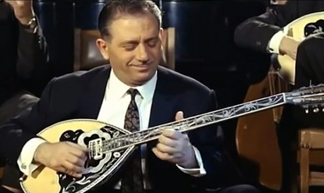 Όταν ο Γιώργος Ζαμπέτας ξεσήκωσε τις Κάννες: Η νύχτα που έσπασαν 10.000 ποτήρια