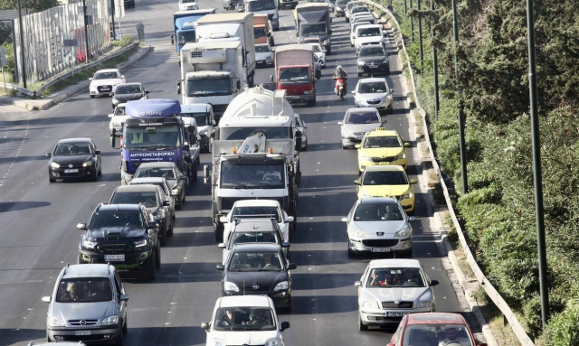 Κίνηση τώρα στους δρόμους της Αττικής: Καθυστερήσεις σε Κηφισό, Κηφισίας και κέντρο