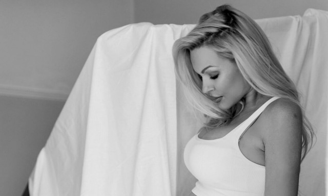 Βίκυ Κάβουρα: Νέα φωτογραφία με  φουσκωμένη κοιλίτσα