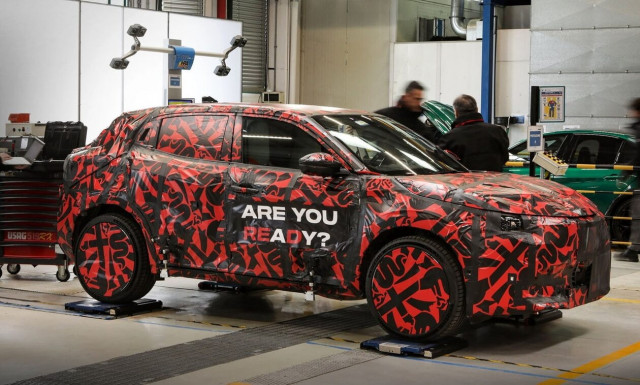 Alfa Romeo: Τελικές δοκιμές της Milano που παρουσιάζεται στις 10 Απριλίου