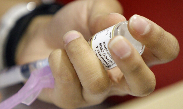 Ανάγκη να εντατικοποιηθεί ο εμβολιασμός κατά της γρίπης - Τι λένε πέντε επιστήμονες για τις ιώσεις