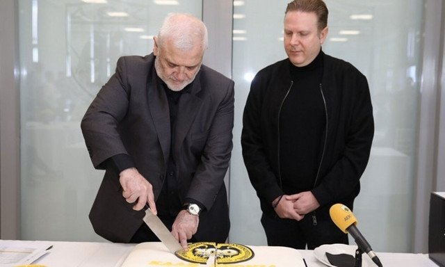 ΑΕΚ: Έκοψε την πρωτοχρονιάτικη πίτα της παρουσία Μελισσανίδη