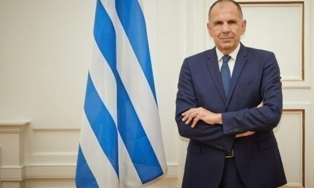 Μπαράζ τηλεδιασκέψεων του Γεραπετρίτη με πρέσβεις μας σε όλο τον κόσμο