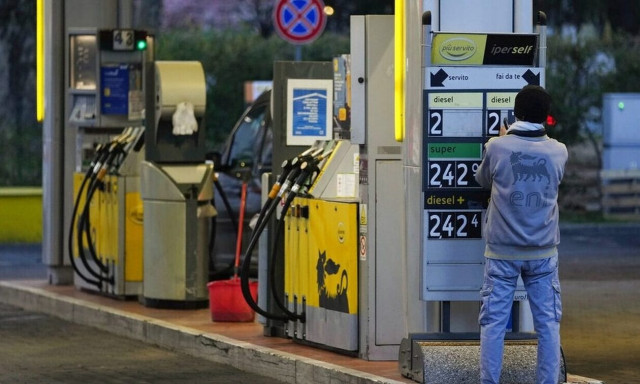 «Φωτιά» στο πετρέλαιο μετά το χτύπημα των Χούθι