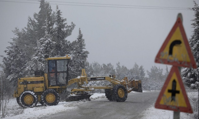 Καιρός: Τριήμερο κακοκαιρίας με τσουχτερό κρύο, χιόνια και θυελλώδεις βοριάδες