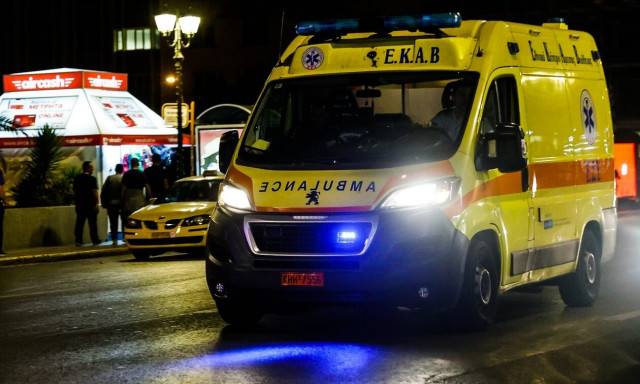 Πειραιάς: 18χρονος πέθανε μετά από κατανάλωση αλκοόλ - Δύο συλλήψεις για κατοχή όπλων