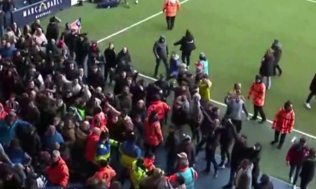 Πανικός στην Αγγλία: Ξύλο και διακοπή στο Γουέστ Μπρομ-Γουλβς