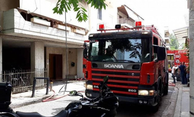 Τραγωδία στην Ανάβυσσο: Νεκρή γυναίκα μετά από πυρκαγιά σε διαμέρισμα