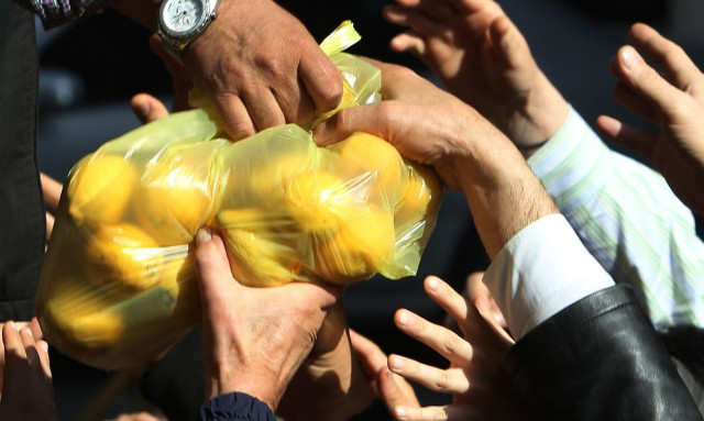 Politico: «Τορπιλίζει» το εμπόριο φρέσκων τροφίμων σε Ελλάδα, Κύπρο και Ιταλία η κρίση στην Ερυθρά