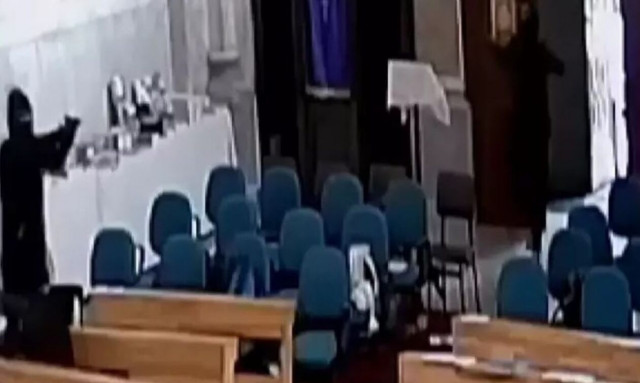 Τουρκία: Η στιγμή που οι κουκουλοφόροι ανοίγουν πυρ στην εκκλησία - Το μήνυμα που έστειλε ο Ερντογάν