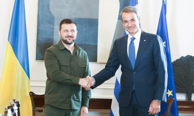 PM Mitsotakis speaks on the phone with Ukrainian president Zelenskiy