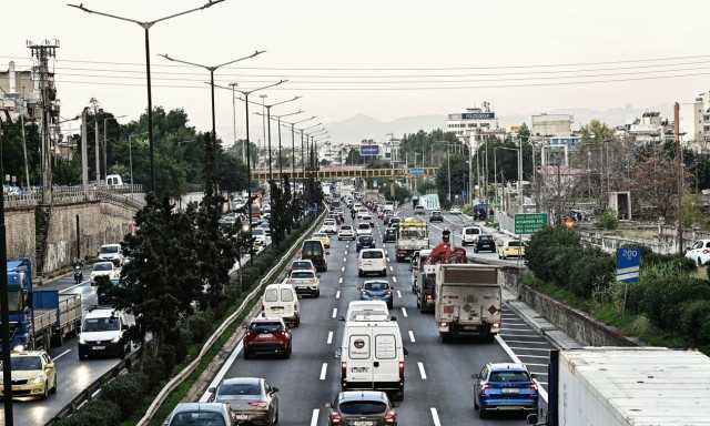 Κίνηση τώρα: «Ουρές» χιλιομέτρων στους δρόμους της Αττικής - Δείτε χάρτη