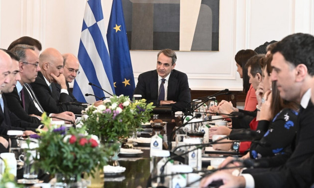 Κυβέρνηση: «Κλείνουμε μέτωπα, προχωράμε τις μεταρρυθμίσεις»