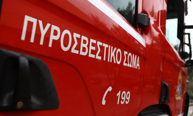 Φωτιά σε αυτοκίνητο στην Αττική Οδό - Κλειστή η δεξιά λωρίδα στο ύψος της εξόδου προς Αιγάλεω