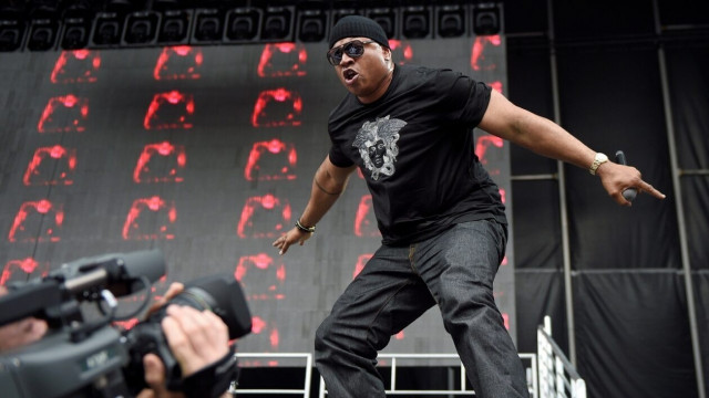 Η γελοιότητα του να φοράς σκούφο με κοντομάνικο