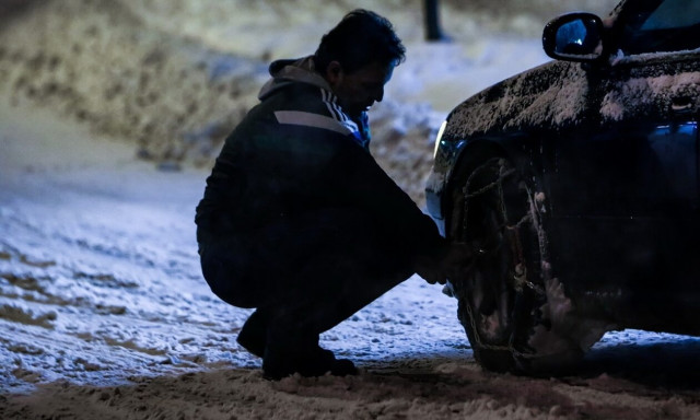 Κακοκαιρία Avgi:Σε ισχύ το μέτρο του υποχρεωτικού εφοδιασμού με αντιολισθητικές αλυσίδες στην Αττική