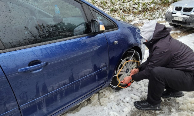 Κακοκαιρία Avgi: Χιονίζει στην Νέα Ερυθραία – Κορυφώνεται η κακοκαιρία μέχρι το μεσημέρι