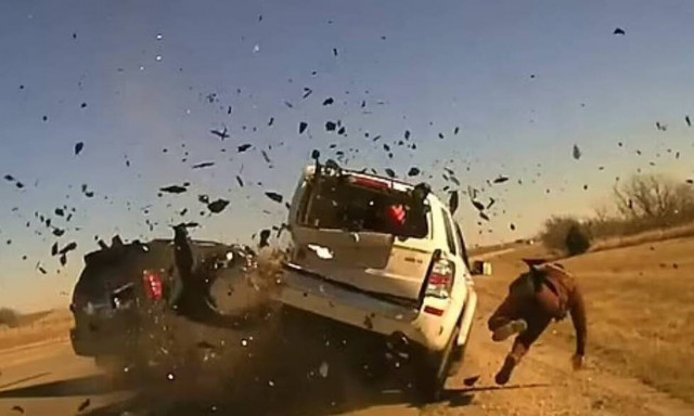 ΗΠΑ: Τροχαίο «βγαλμένο» από ταινία δράσης - Αστυνομικός εκσφενδονίστηκε από ΙΧ που έτρεχε υπερβολικά