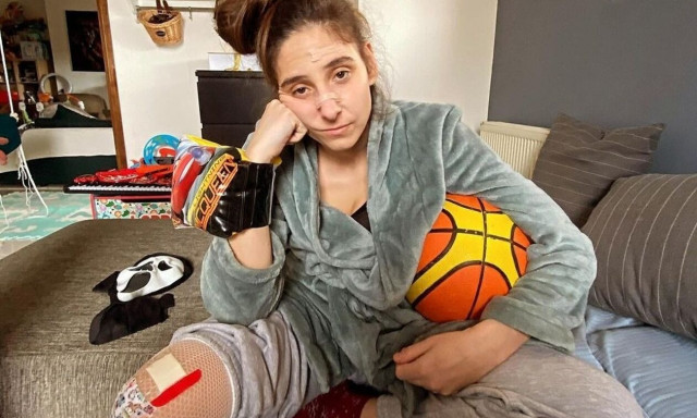 Η Φωτεινή Αθερίδου κατέληξε με επιδέσμους και εξηγεί πώς