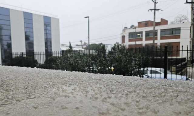 Χαλάζι τώρα στην Αττική