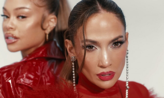 Τζένιφερ Λόπεζ: Η νέα καυτή εμφάνισή της σε video clip - Μοιάζει με 30αρα λένε οι θαυμαστές της