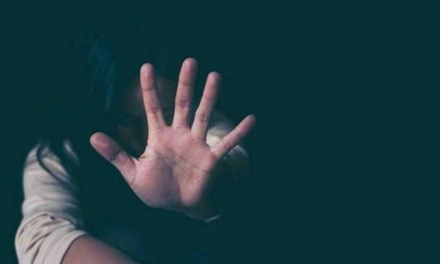 Βόλος: Περιέλουσε με οινόπνευμα την πρώην σύζυγό του - Απείλησε να την κάψει μπροστά στα παιδιά τους