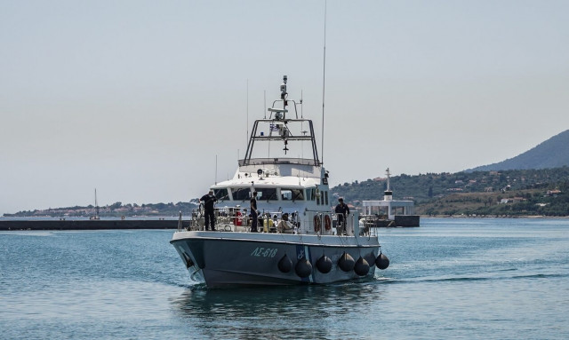 Σύμη: Διάσωση 23 μεταναστών από το Λιμενικό έπειτα από καταδίωξη ταχύπλοου
