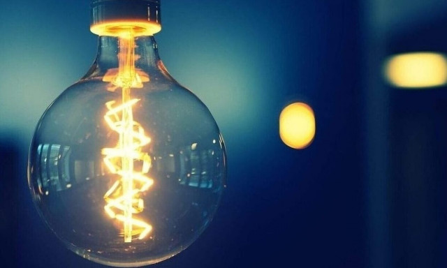 Ρεύμα: Έρχονται μειώσεις τιμών σε «πράσινα» και «κίτρινα» τιμολόγια