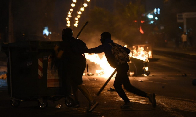 Θεσσαλονίκη: Στις φλόγες κάδοι στην Εγνατία