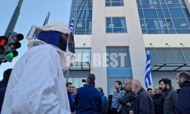 Πάτρα: Διαμαρτυρία και από τους μελισσοκόμους, «κατέβηκαν» στους δρόμους