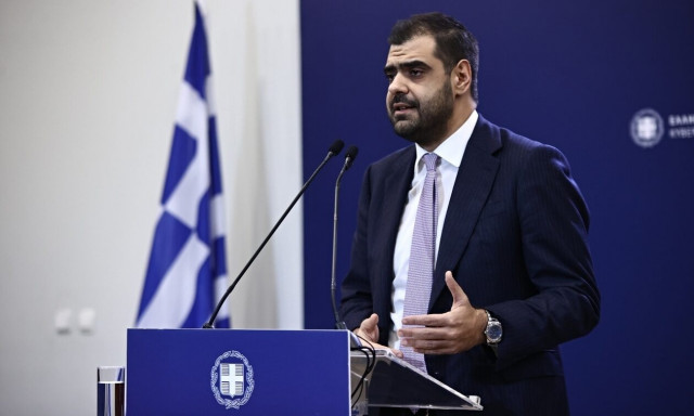 LIVE η ενημέρωση των πολιτικών συντακτών από τον κυβερνητικό εκπρόσωπο, Παύλο Μαρινάκη