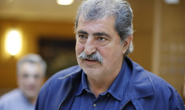 Θα φύγει μόνος του ή θα τον διώξει;