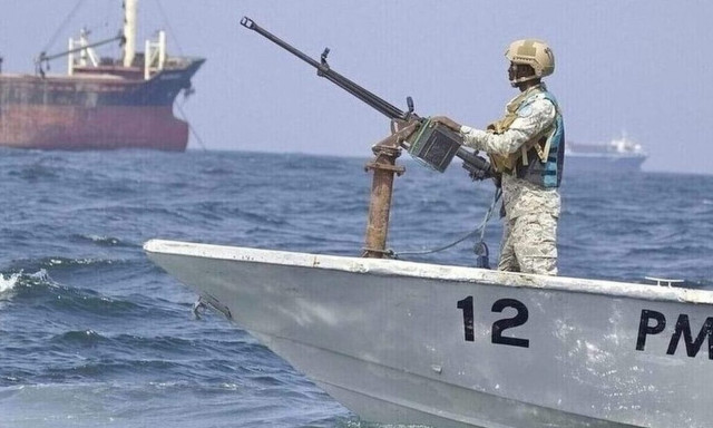 Να εντείνει τις πιέσεις προς τους Χούθι ζήτησε από την ΕΕ ο υπουργός Άμυνας της Υεμένης