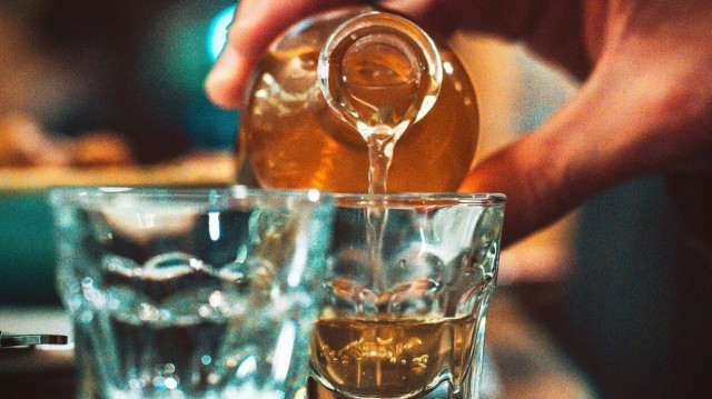 Μέχρι και η Guardian έχει υποκλιθεί στο ρακόμελο