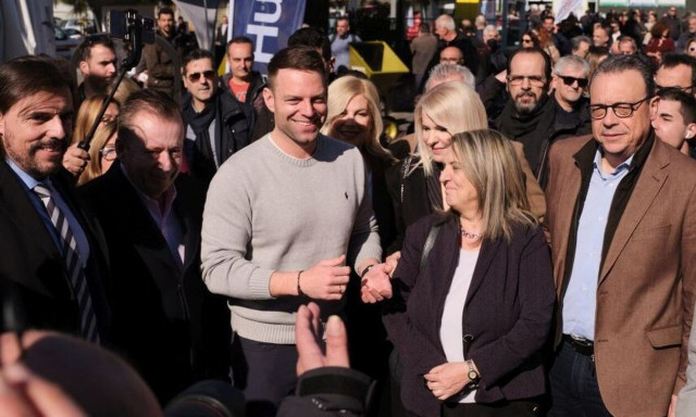 Κασσελάκης όπως... Μαρίνος Αντύπας και Τσίπρας - Ανέβηκε σε τρακτέρ στην Ημαθία