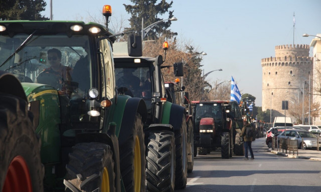 «Εδώ και τώρα λύσεις» λένε οι αγρότες – «Από Σεπτέμβριο» απαντά η κυβέρνηση