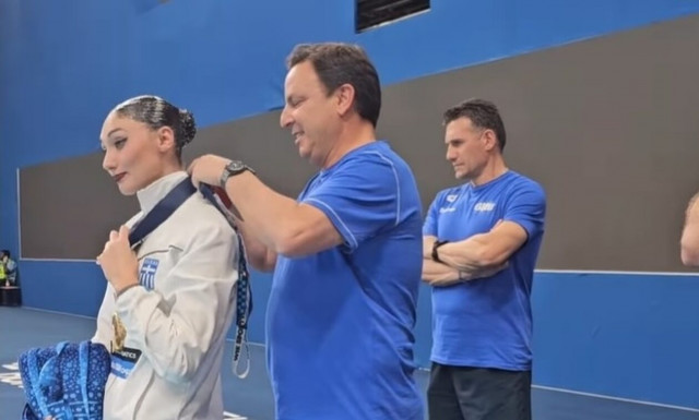 Υπόκλιση της Εθνικής πόλο ανδρών στην Ευαγγελία Πλατανιώτη