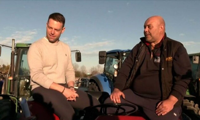 O Στέφανος νομίζει ότι τα τρακτέρ είναι… Στάλιν