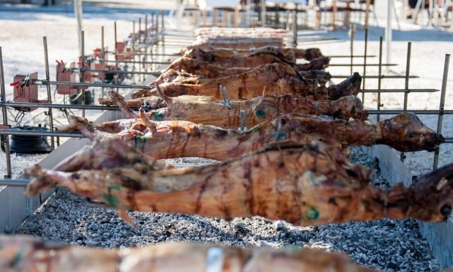 Πάσχα: Και όμως θα σουβλίσουμε καλοκαίρι - Πότε «πέφτει»... Ιούνιο!