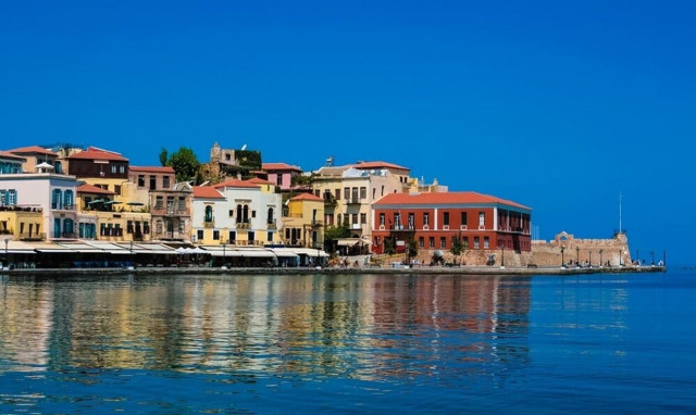 Ανησυχία στο λιμάνι στα Χανιά από αγωγό