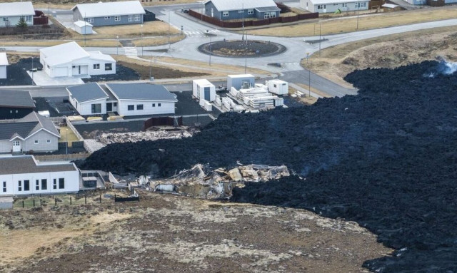 Ηφαίστειο στην Ισλανδία: Τρόμος στο Γκρίνταβικ - Μπήκε στην πόλη η λάβα (video)