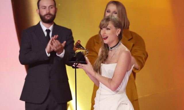 Taylor Swift: Άγνοησε την Celine Dion τη στιγμή της βράβευσής της - Θύελλα αντιδράσεων