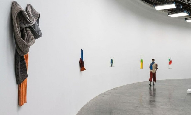 Σε «τέχνη που μπορεί να φοριέται» μετατρέπει τα σχέδια του Ronan Bouroullec ο οίκος Issey Miyake