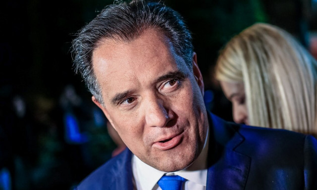 Γεωργιάδης για Κασσελάκη: «Όταν πηγαίνει διακοπές με τον Τάιλερ σκέφτεται τα αγροτικά μπλόκα»