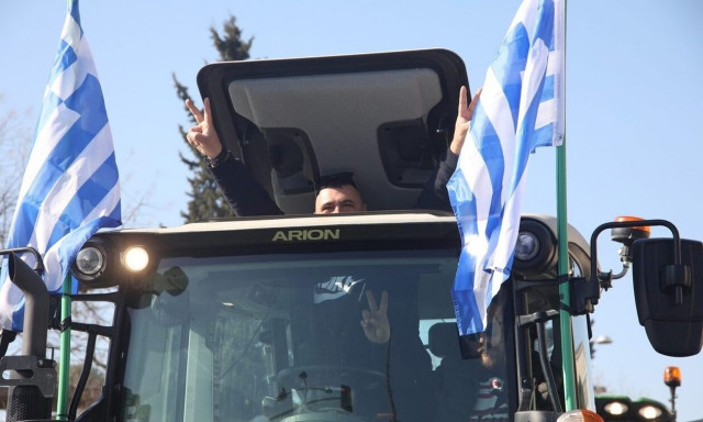 Έκλεισαν συμβολικά την Εγνατία Οδό στο ύψος του Στρυμονικού οι Σερραίοι αγρότες