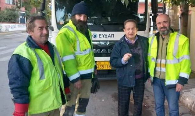 Σπύρος Μπιμπίλας: Έχασε το κινητό του σε φρεάτιο και κάλεσε σε Δήμο, Πυροσβεστική και Αστυνομία