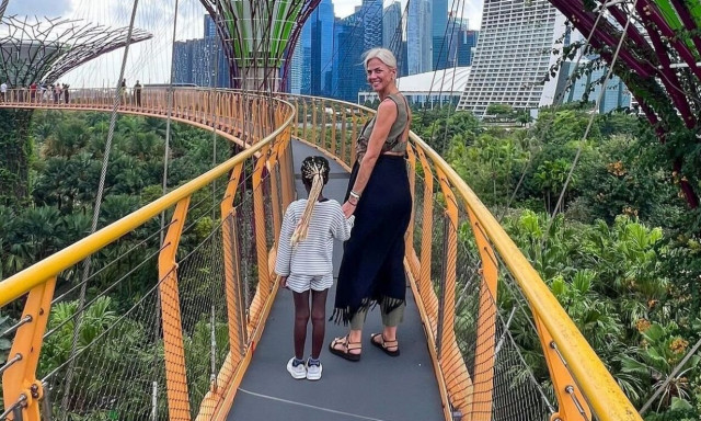 Χριστίνα Κοντοβά: Mε την κόρη της σε καταφύγιο αδέσποτων ζώων