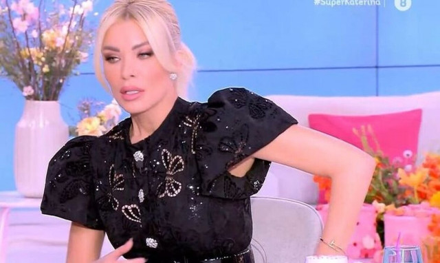 Έντονη αδιαθεσία ένιωσε η Κατερίνα Καινούριου εν ώρα εκπομπής - «Θα λιποθυμήσω, δεν αισθάνομαι καλά»