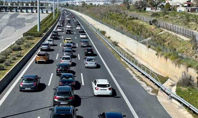 Κίνηση τώρα: Στο «κόκκινο» Αττική Οδός και Κηφισός - Πού υπάρχουν προβλήματα
